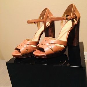 Platform Sandal in neutral color